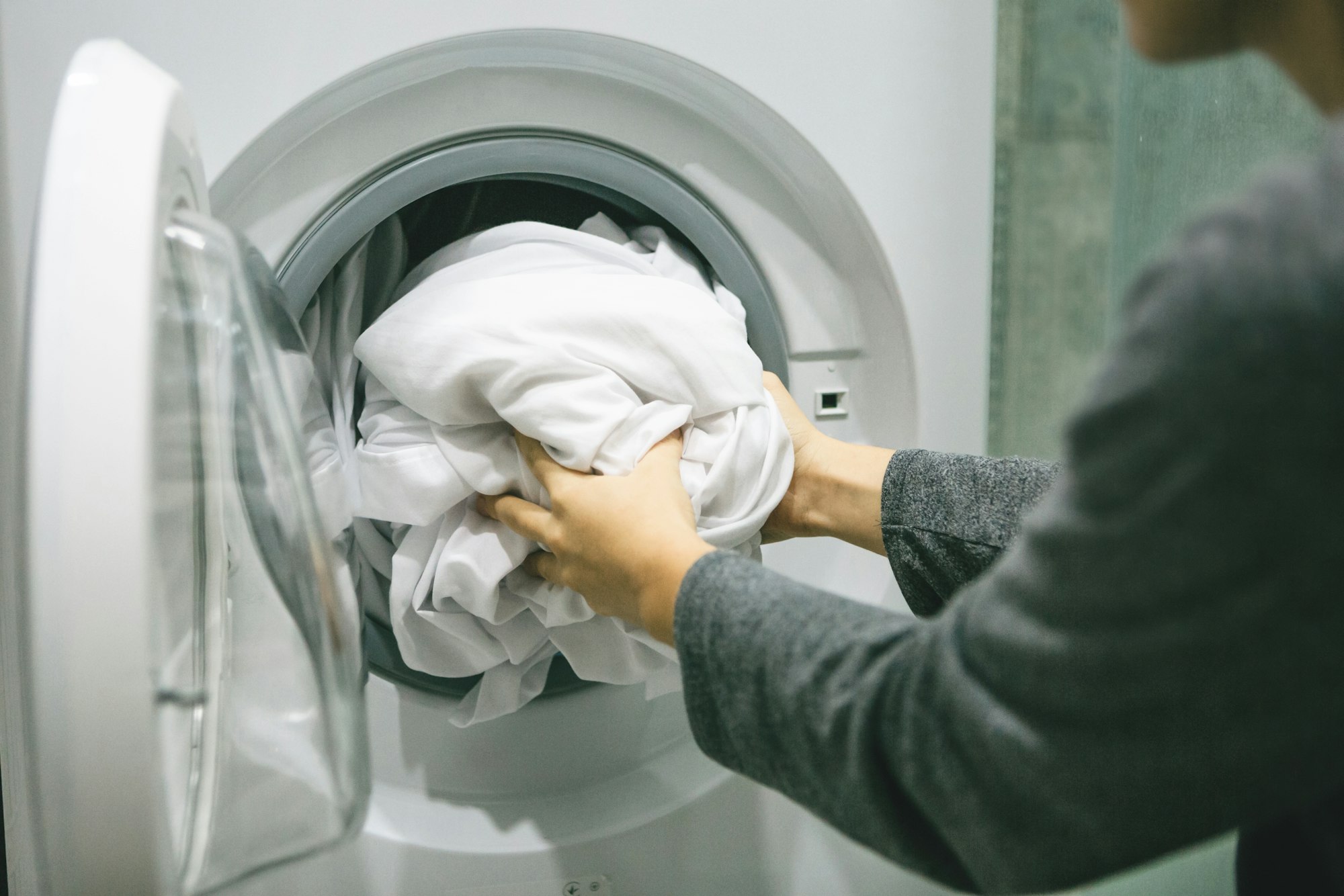 Girl erases in washing machine